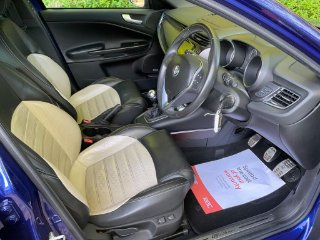 /photos/9888/4e00006a-619a-4f4b-a510-653c3eb5a763_i320x240.jpg