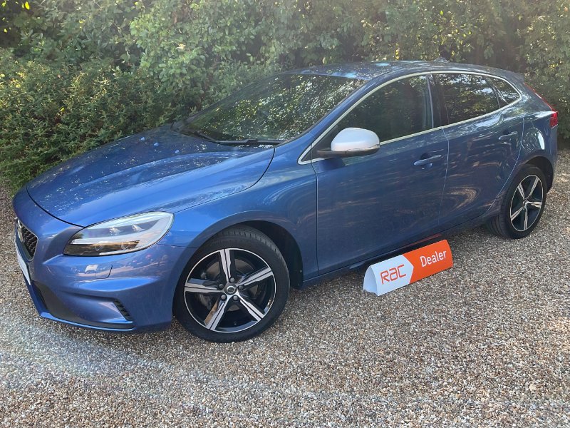 Volvo V40 2.0 T2 R-Design Hatchback 5dr Petrol Manual Euro 6 s/s 122 ps for sale in Haywards Heath